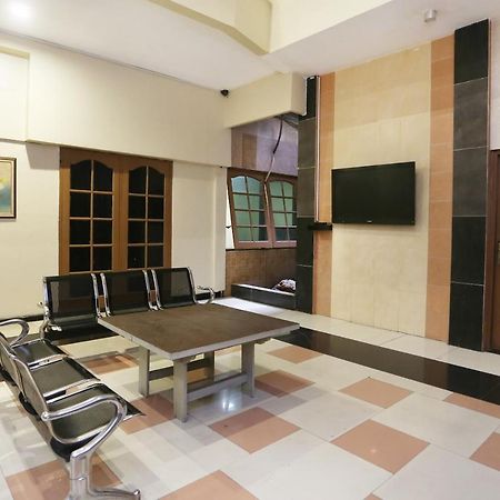 Spot On 2358 Aster Homestay Melati Extérieur photo