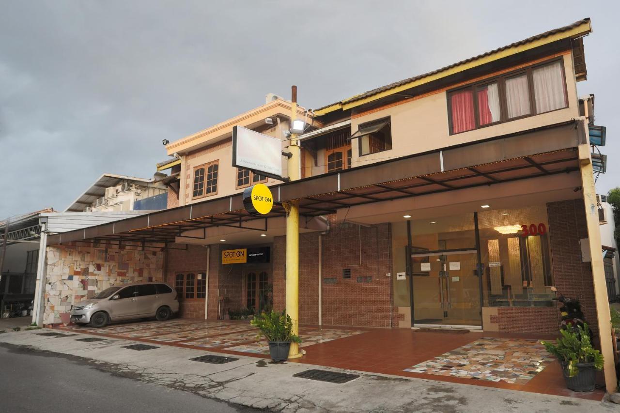 Spot On 2358 Aster Homestay Melati Extérieur photo