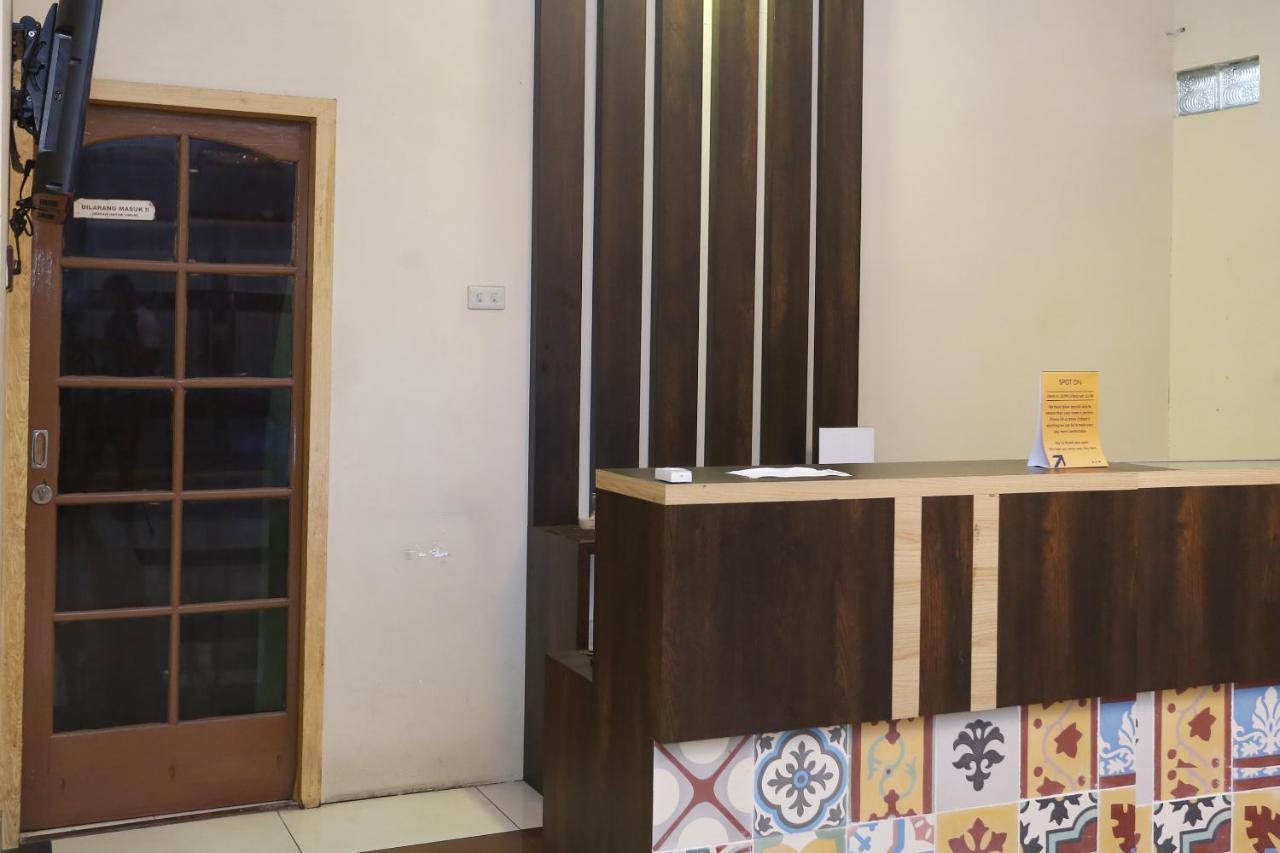 Spot On 2358 Aster Homestay Melati Extérieur photo