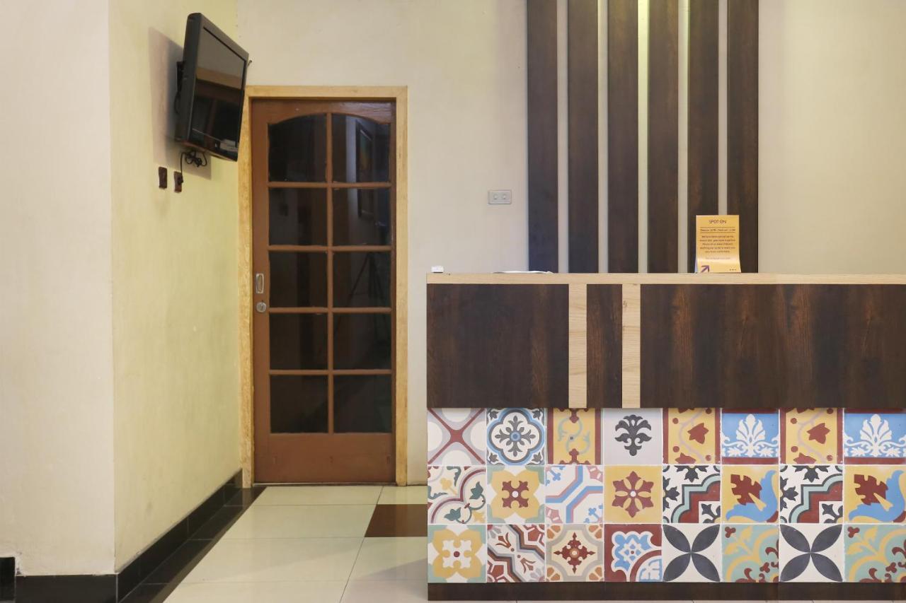 Spot On 2358 Aster Homestay Melati Extérieur photo