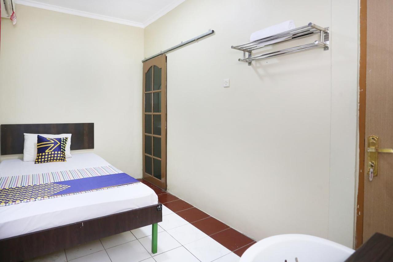 Spot On 2358 Aster Homestay Melati Extérieur photo