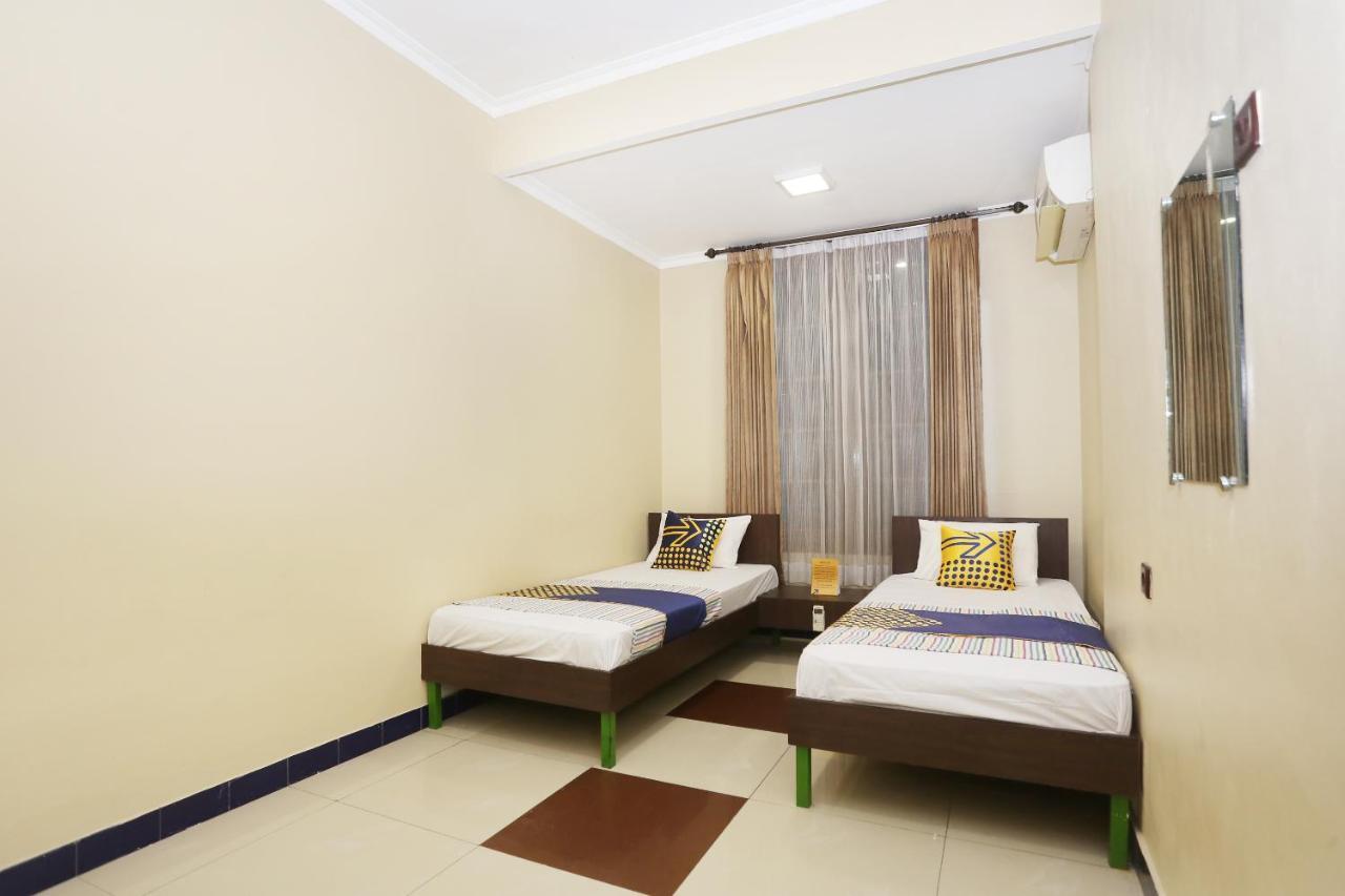 Spot On 2358 Aster Homestay Melati Extérieur photo
