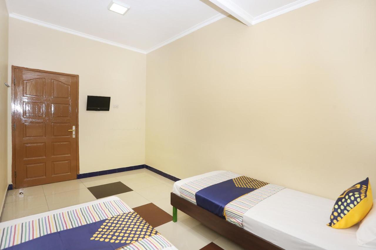 Spot On 2358 Aster Homestay Melati Extérieur photo