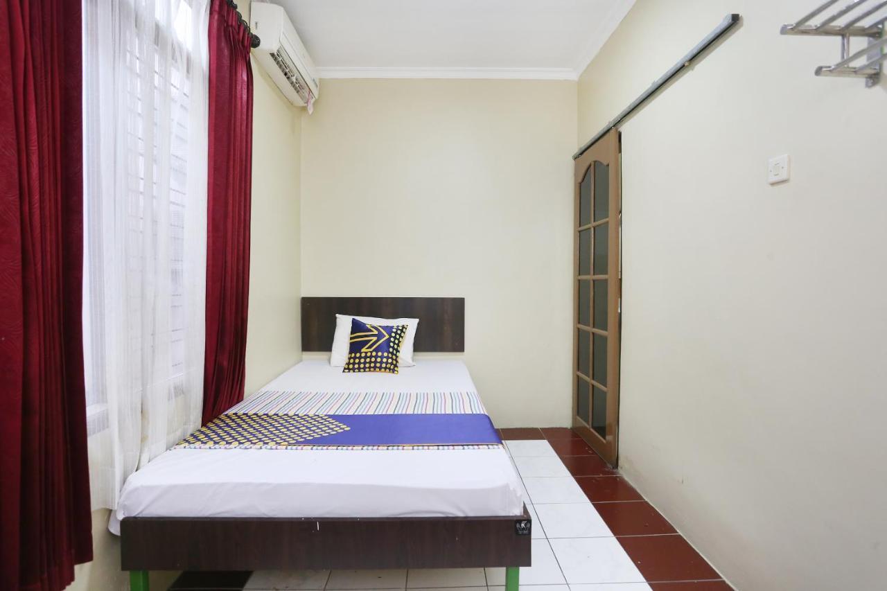 Spot On 2358 Aster Homestay Melati Extérieur photo