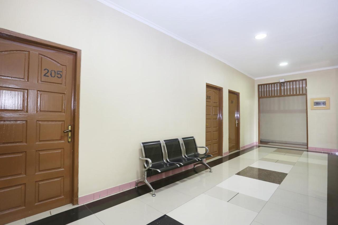 Spot On 2358 Aster Homestay Melati Extérieur photo
